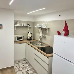 https://casa-comoda-e-centrale-in-quartiere-storico-di-napoli.hotels-amalfi.com